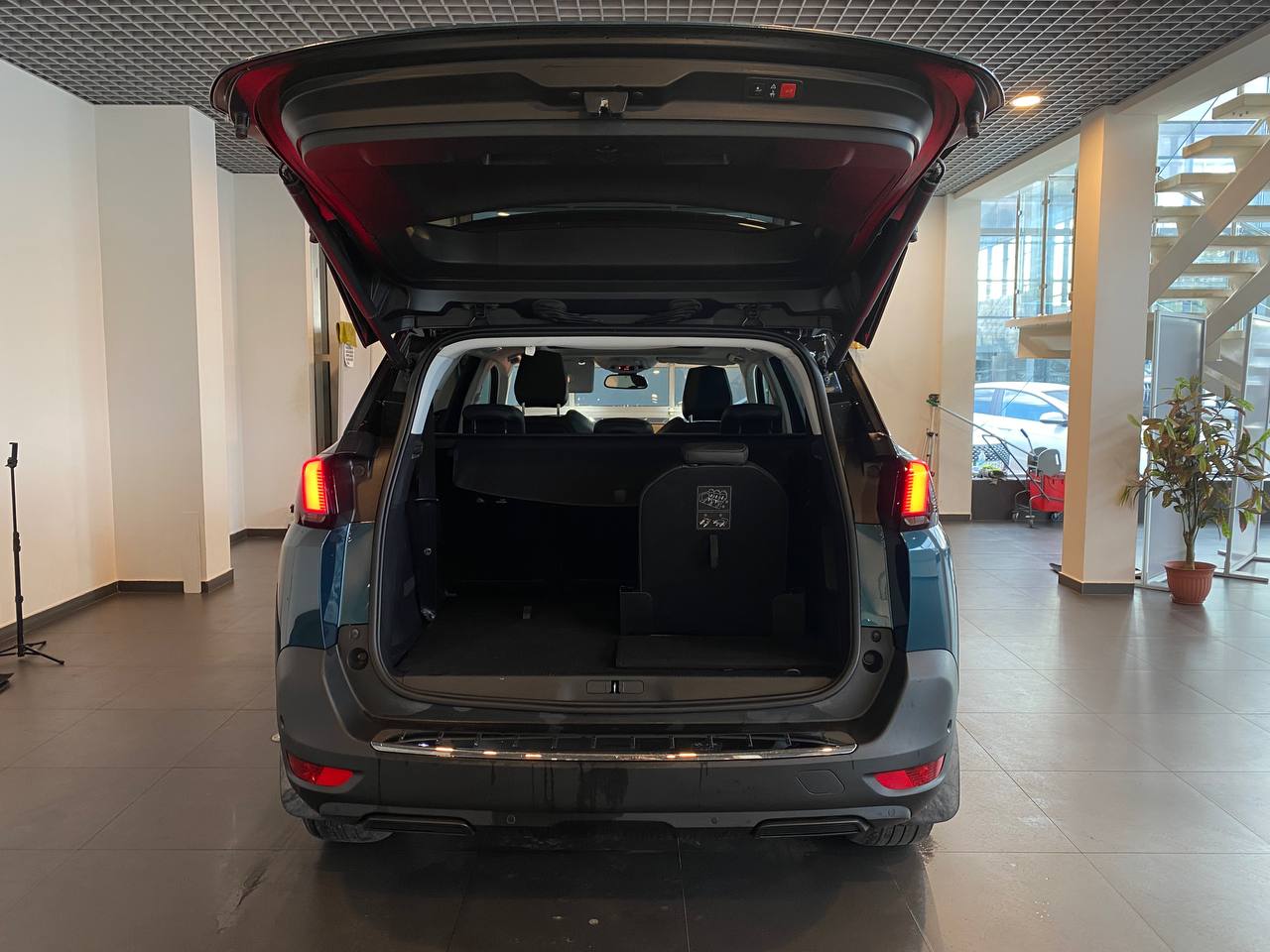 PEUGEOT 5008