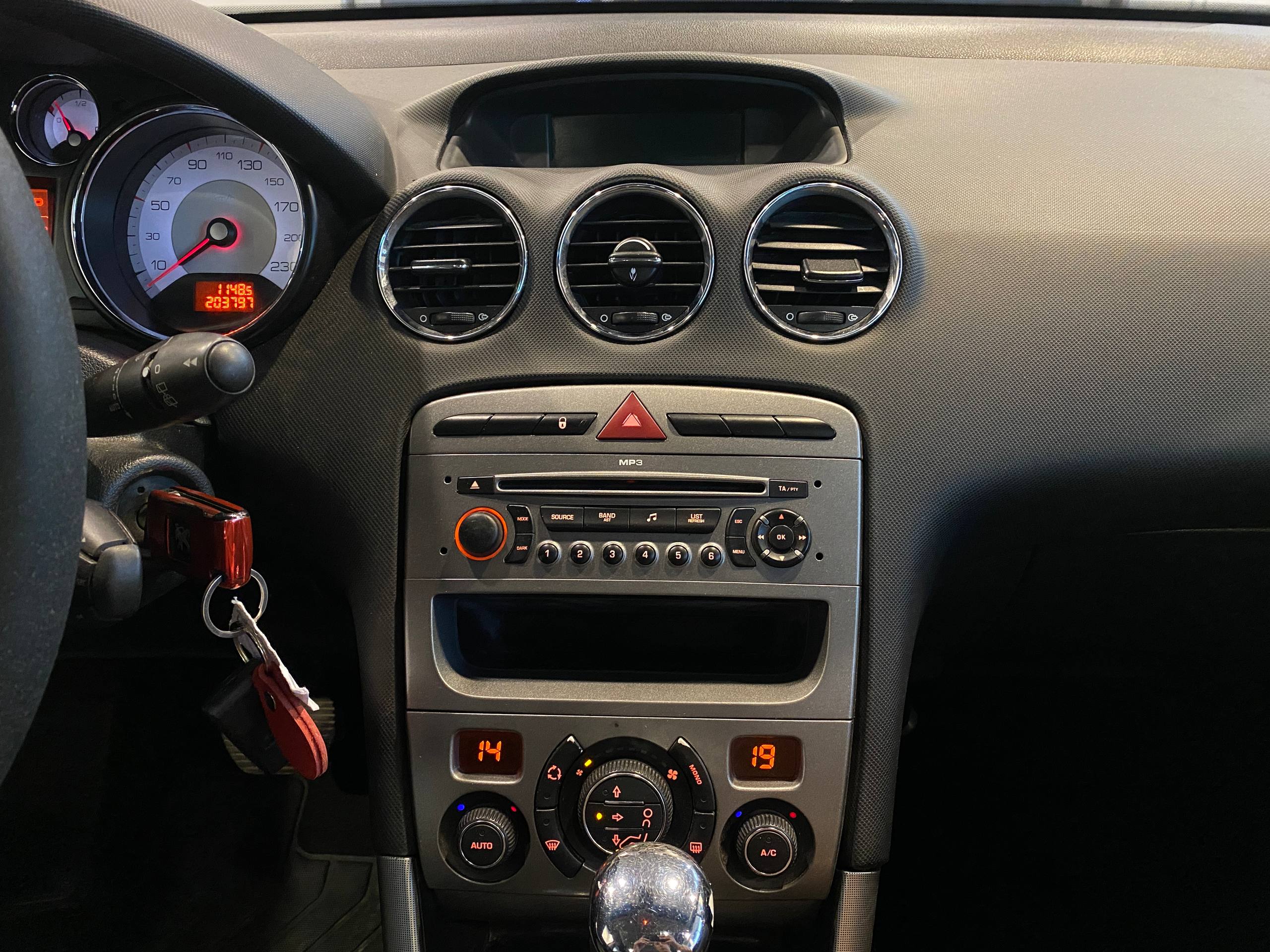 PEUGEOT 308