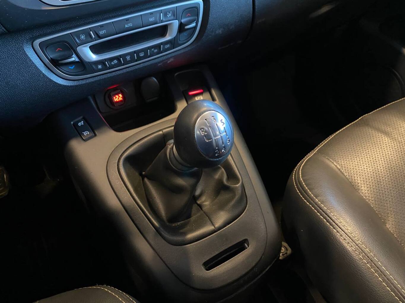 RENAULT SCENIC