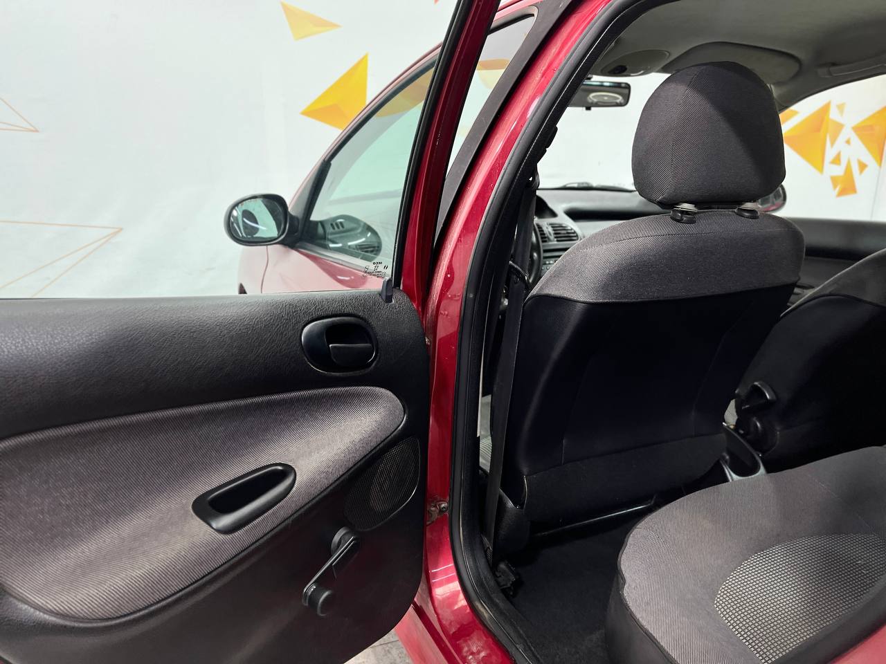 PEUGEOT 206