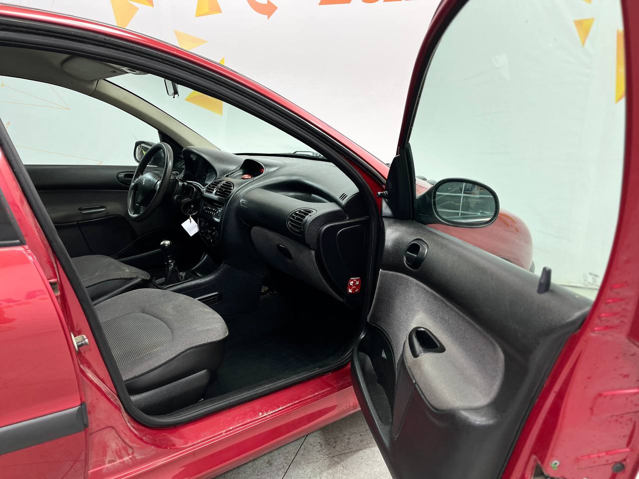 PEUGEOT 206