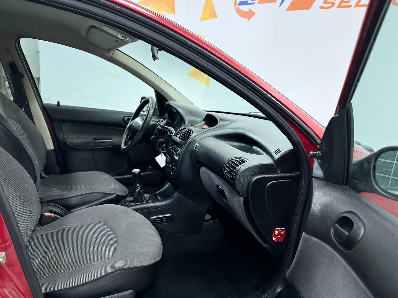 PEUGEOT 206