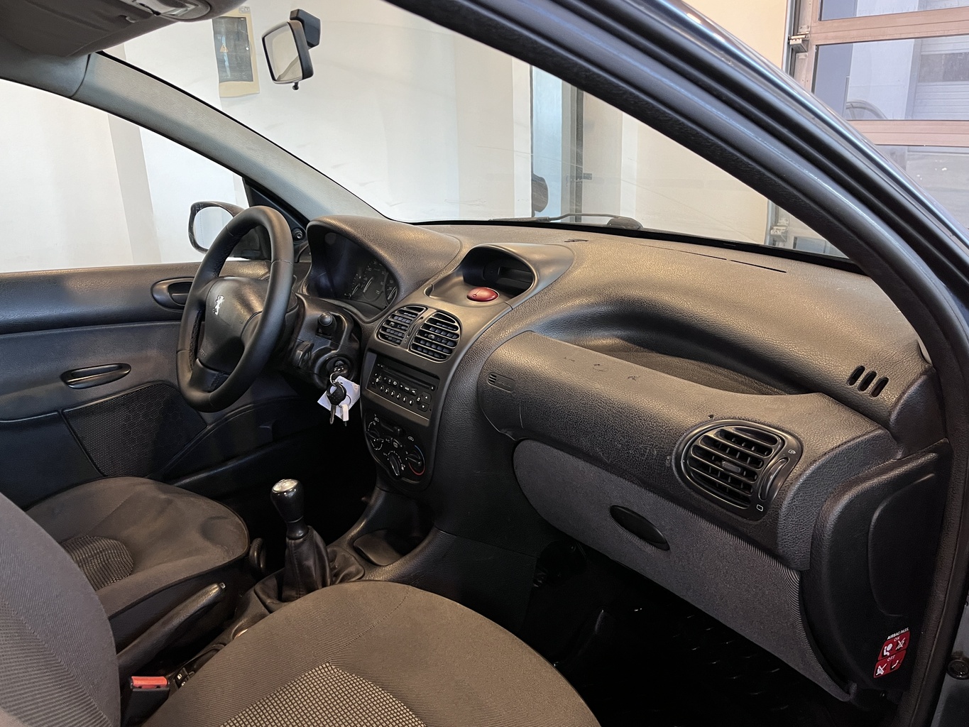 PEUGEOT 206