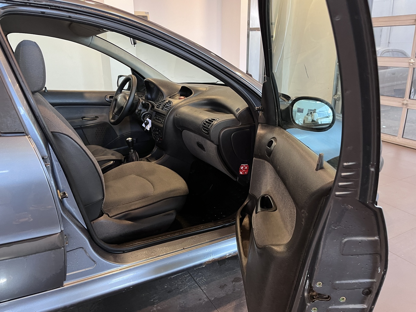 PEUGEOT 206