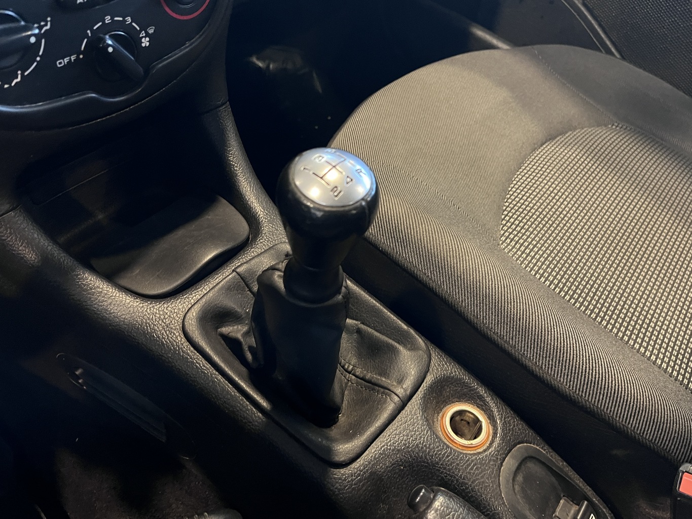 PEUGEOT 206