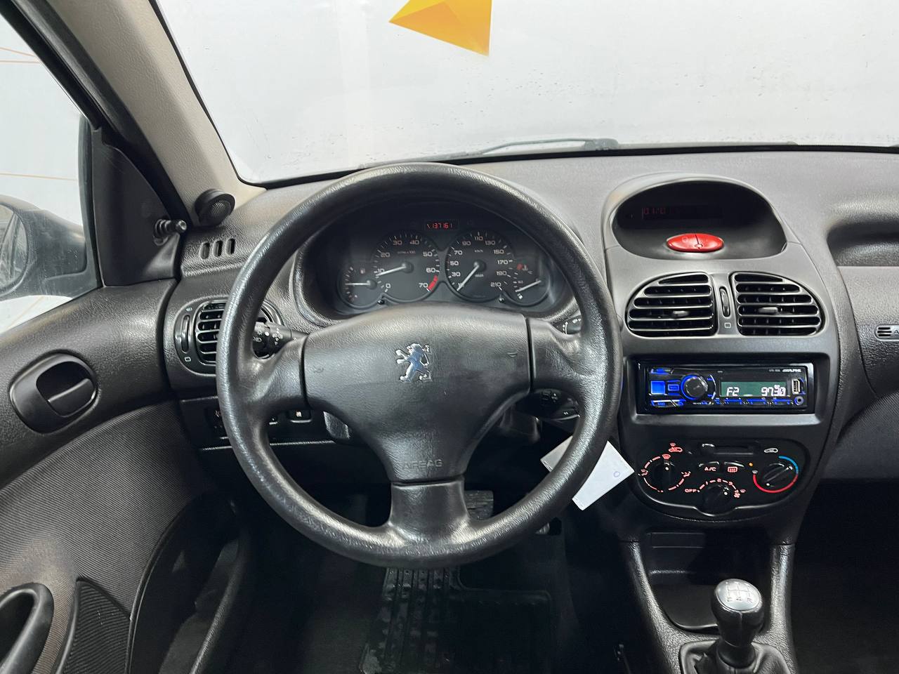 PEUGEOT 206