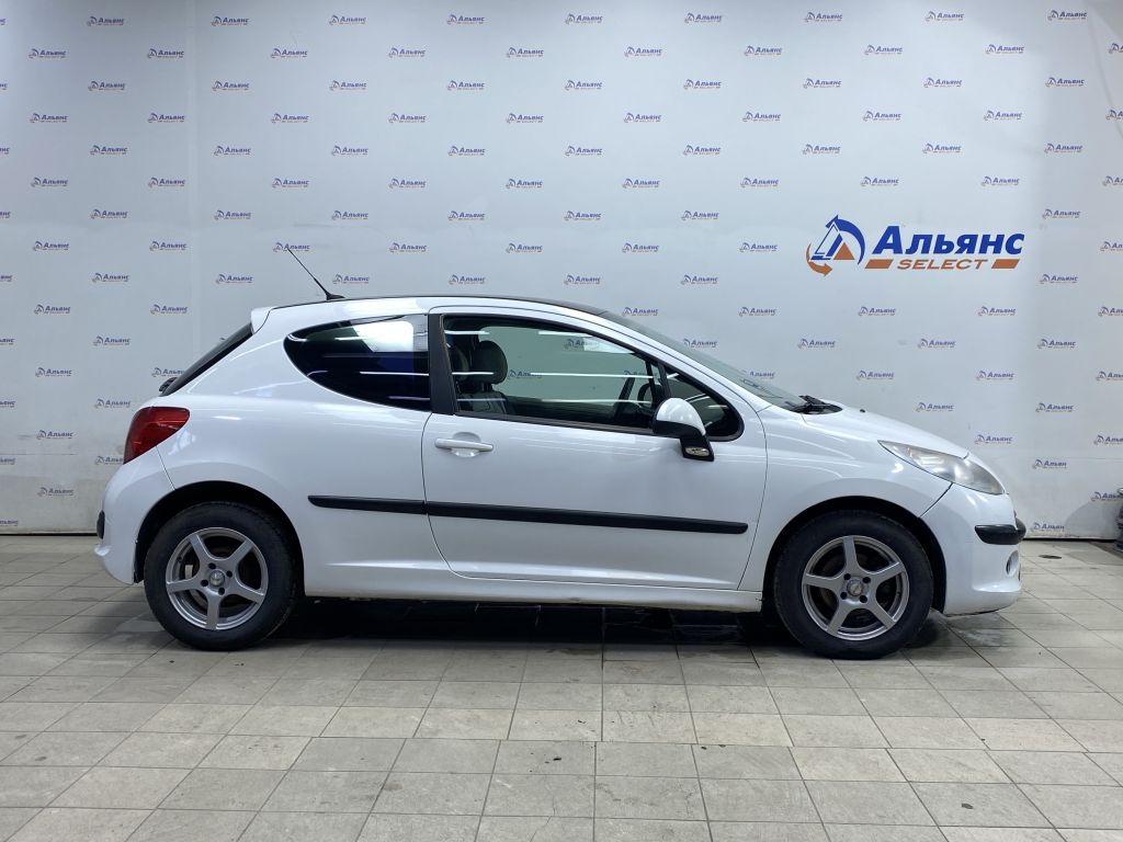 PEUGEOT 207