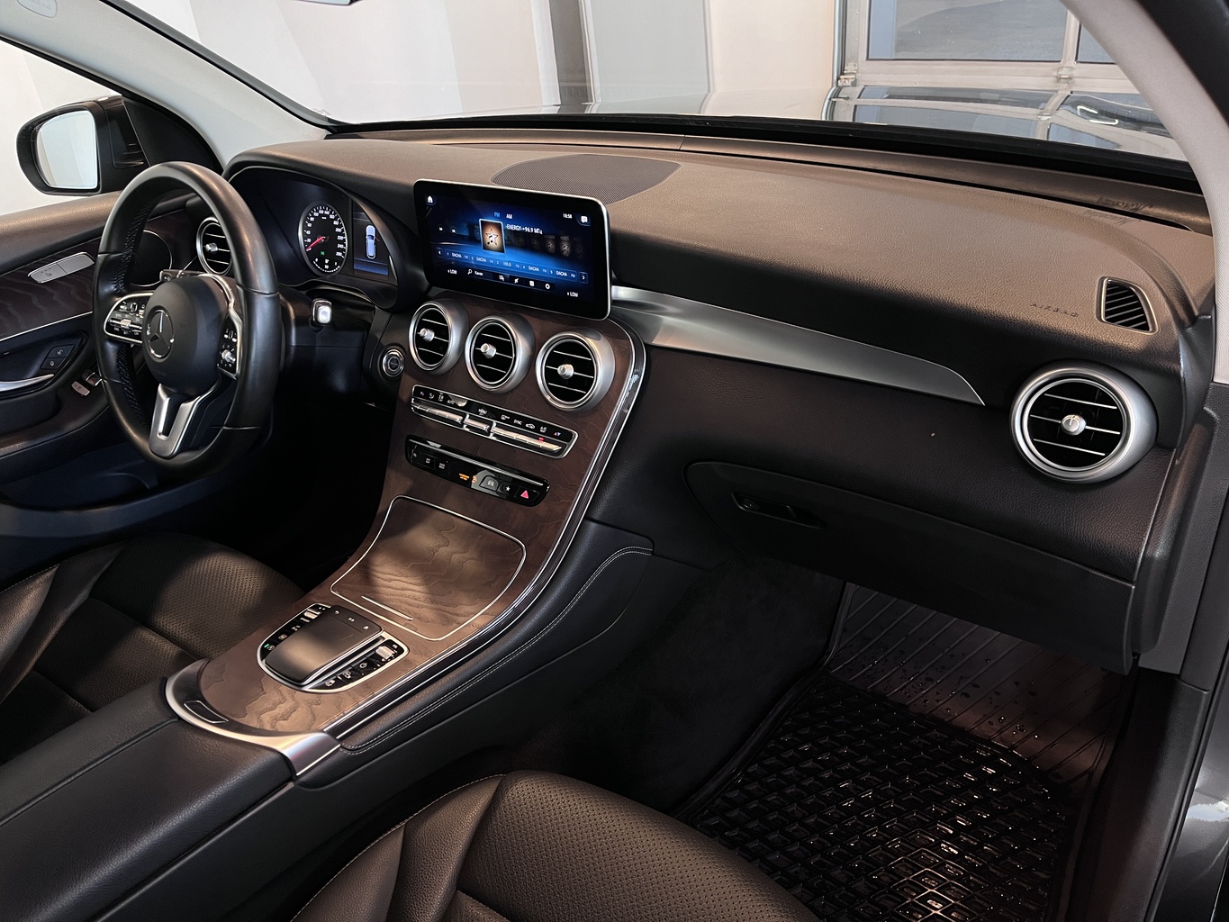 MERCEDES-BENZ GLC