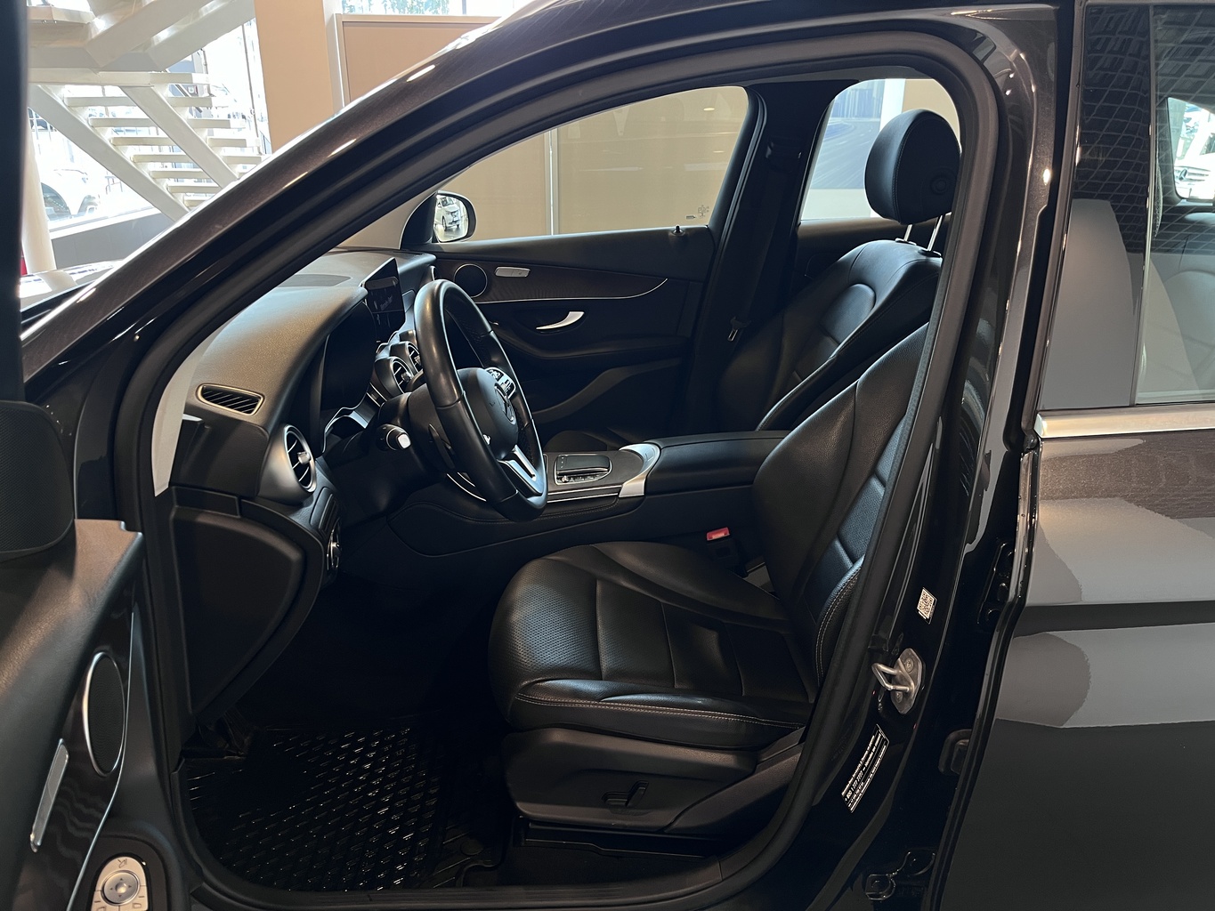 MERCEDES-BENZ GLC