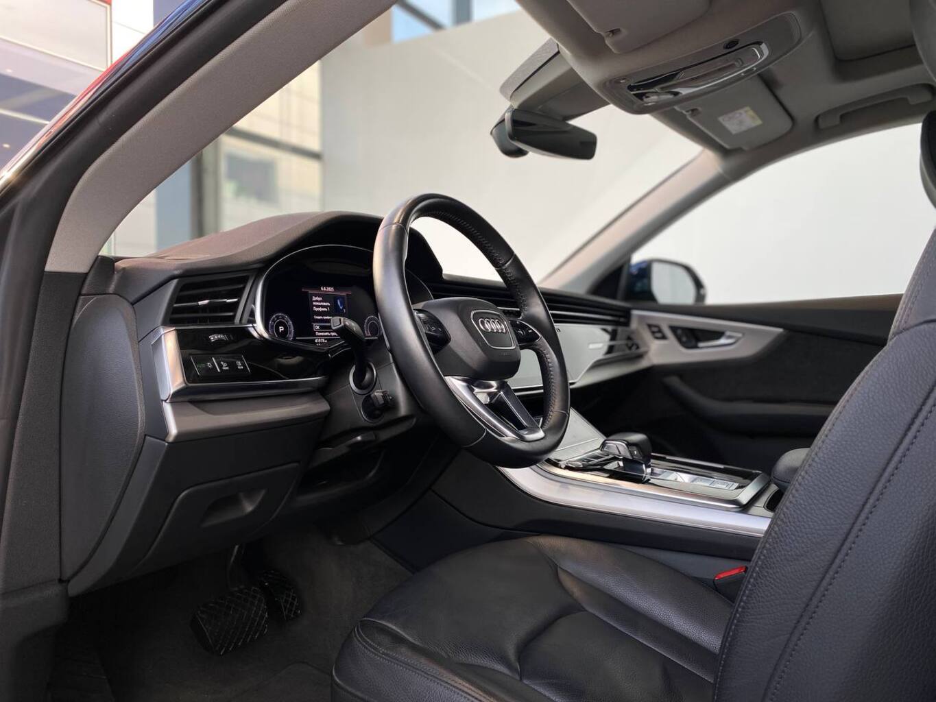 AUDI Q8
