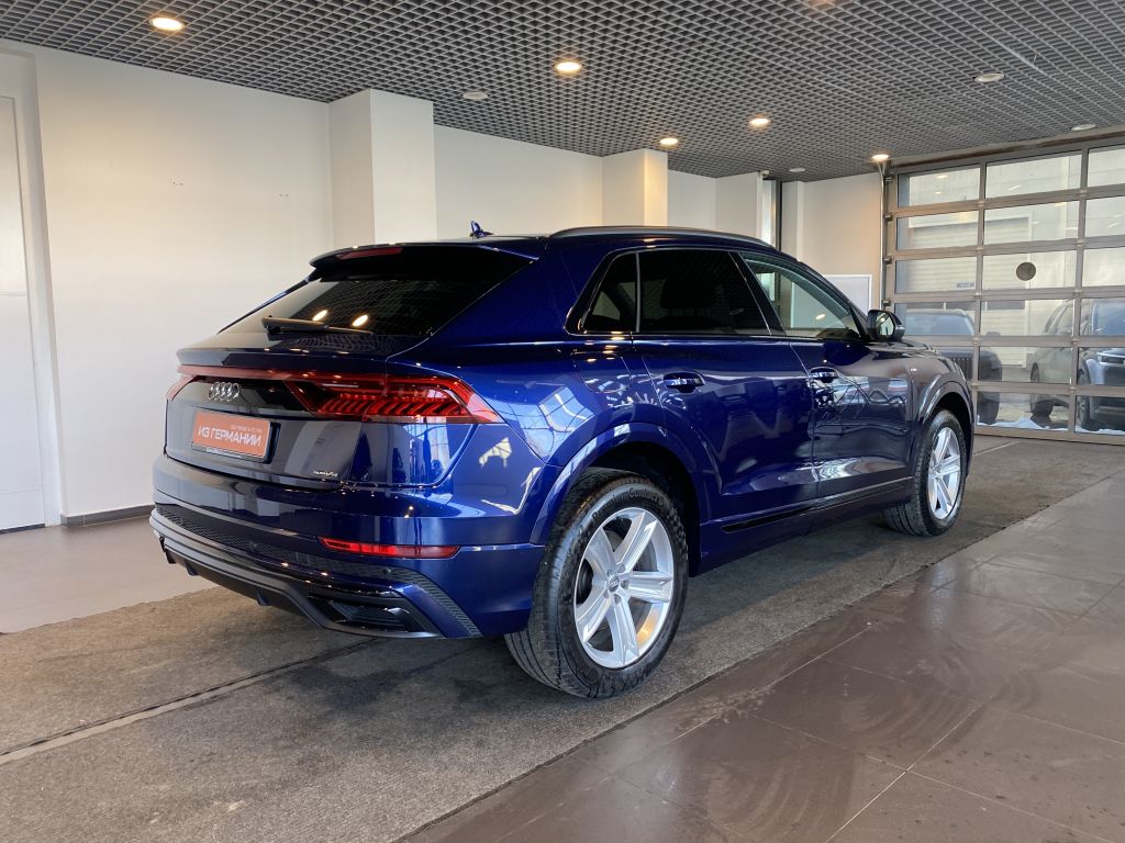 AUDI Q8