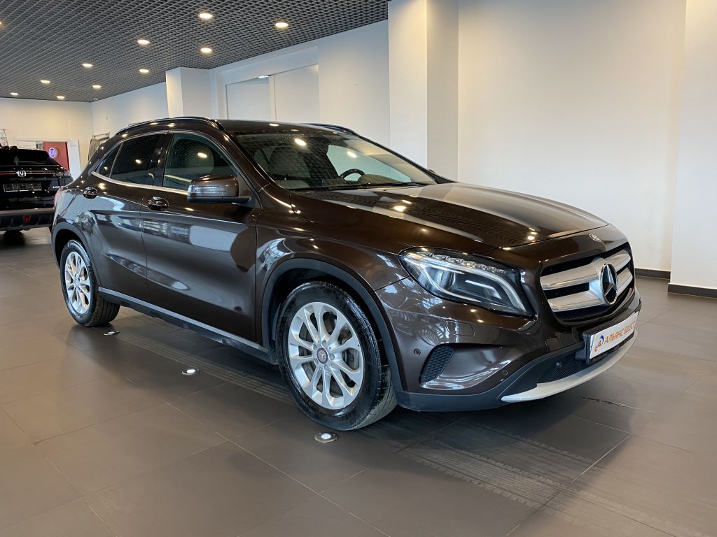 MERCEDES-BENZ GLA