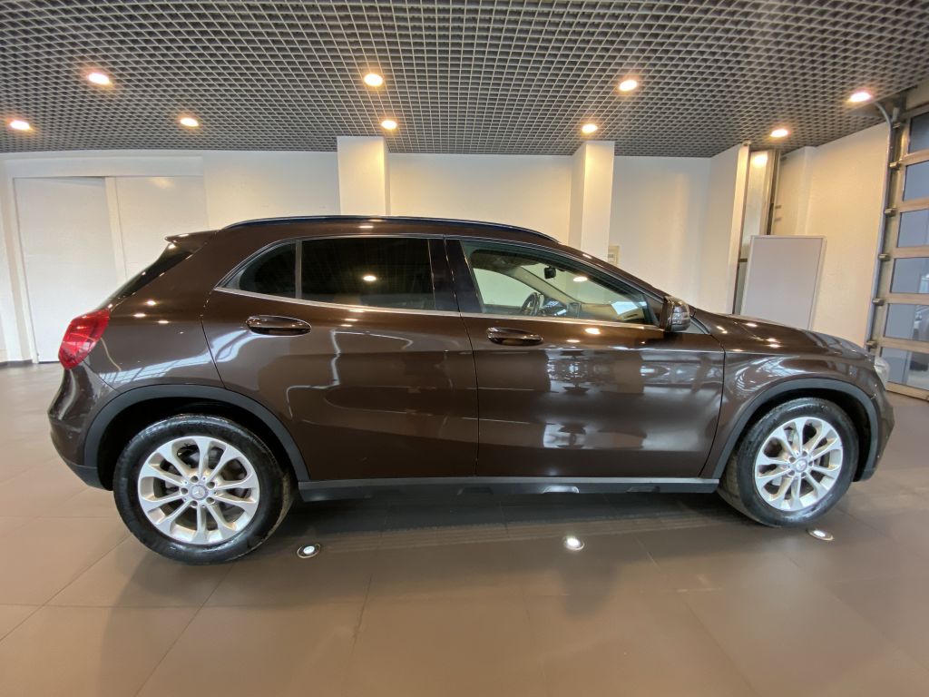 MERCEDES-BENZ GLA