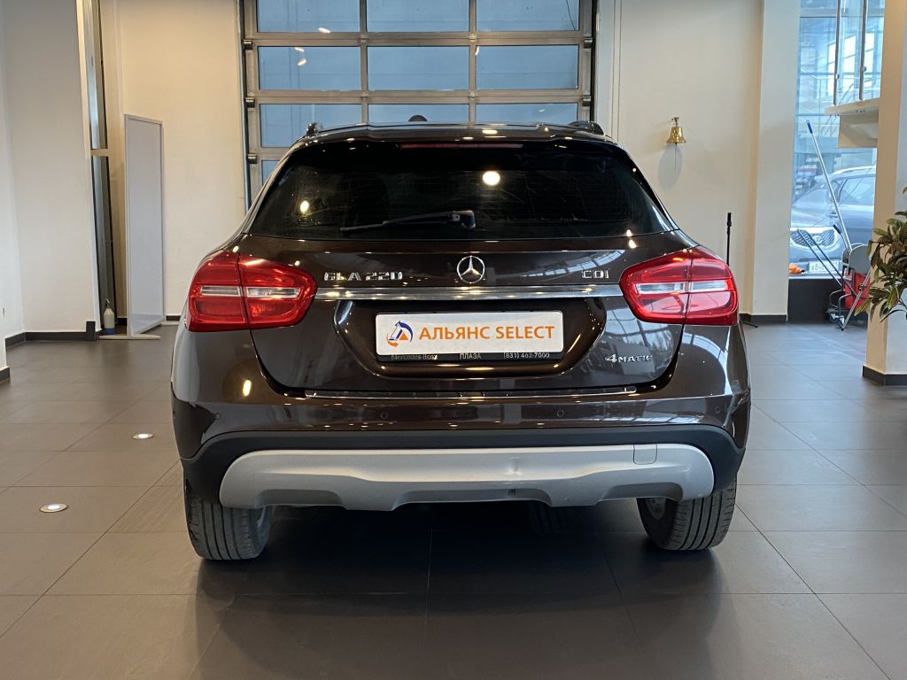 MERCEDES-BENZ GLA