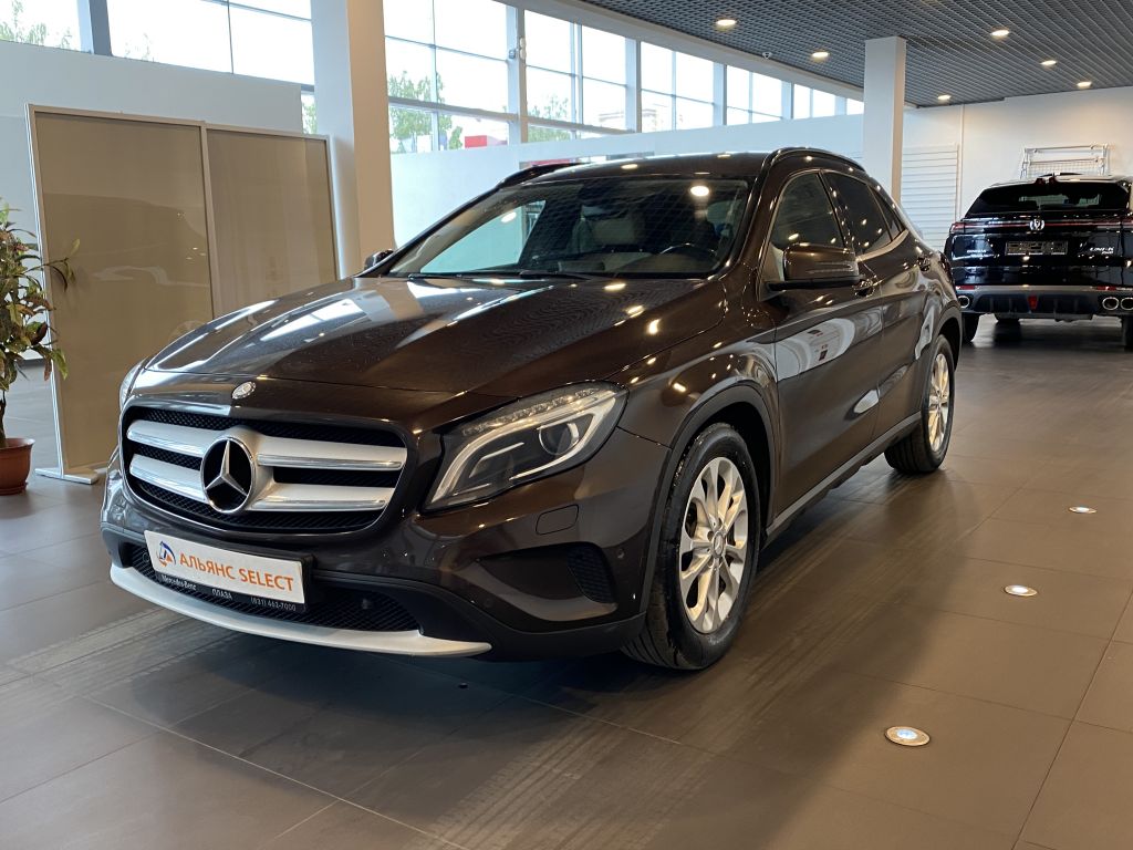 MERCEDES-BENZ GLA