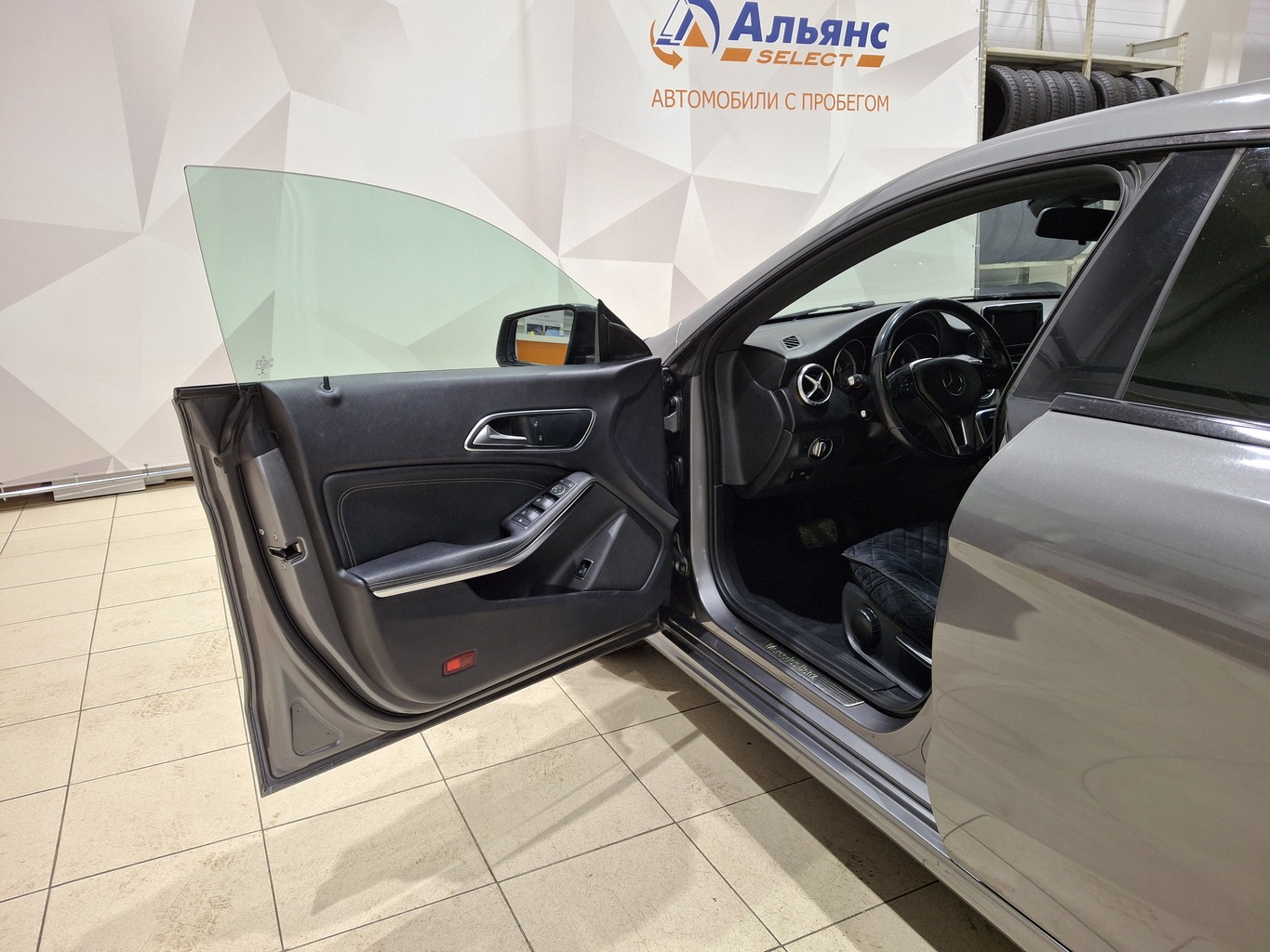 MERCEDES-BENZ CLA