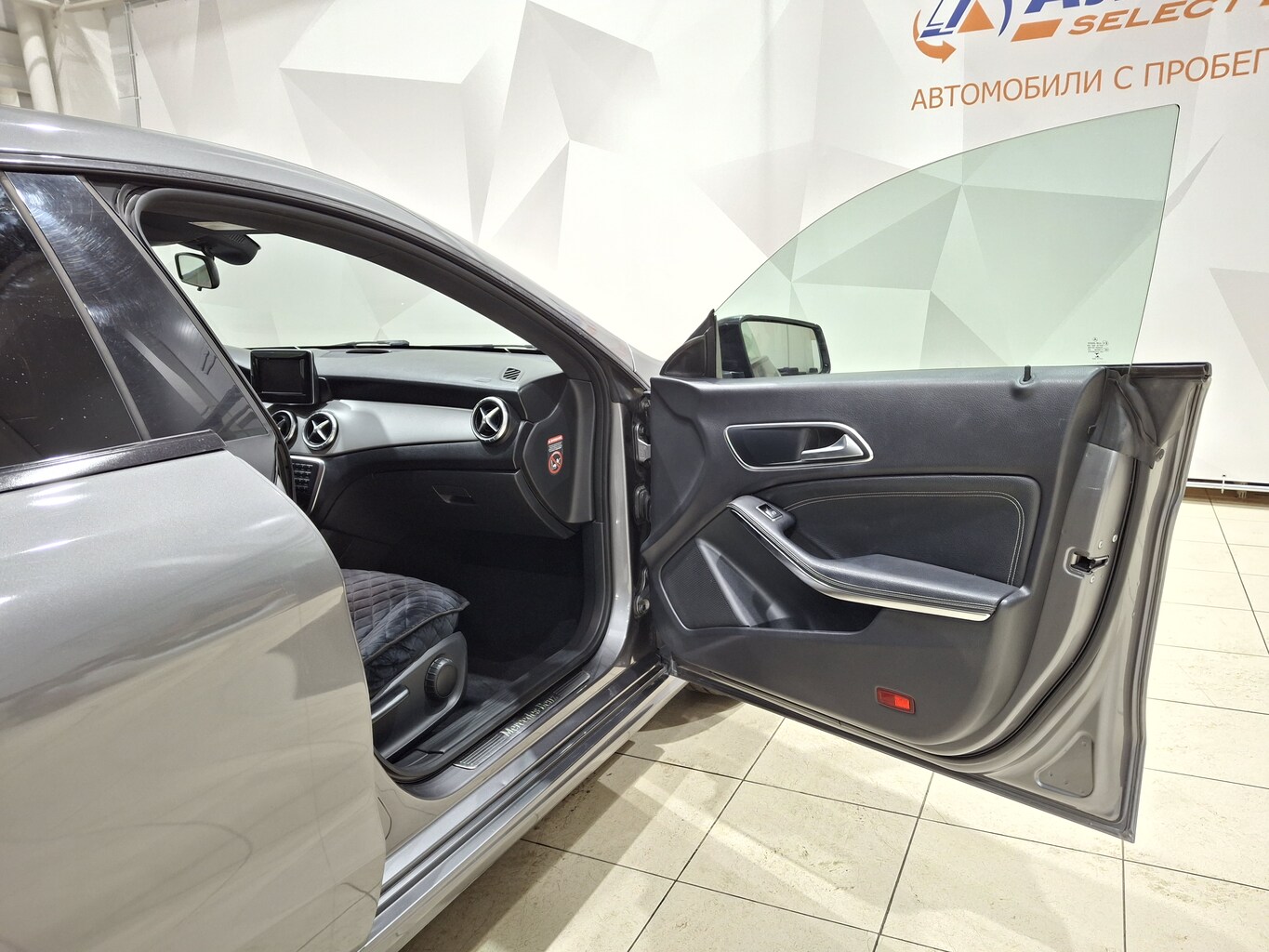 MERCEDES-BENZ CLA