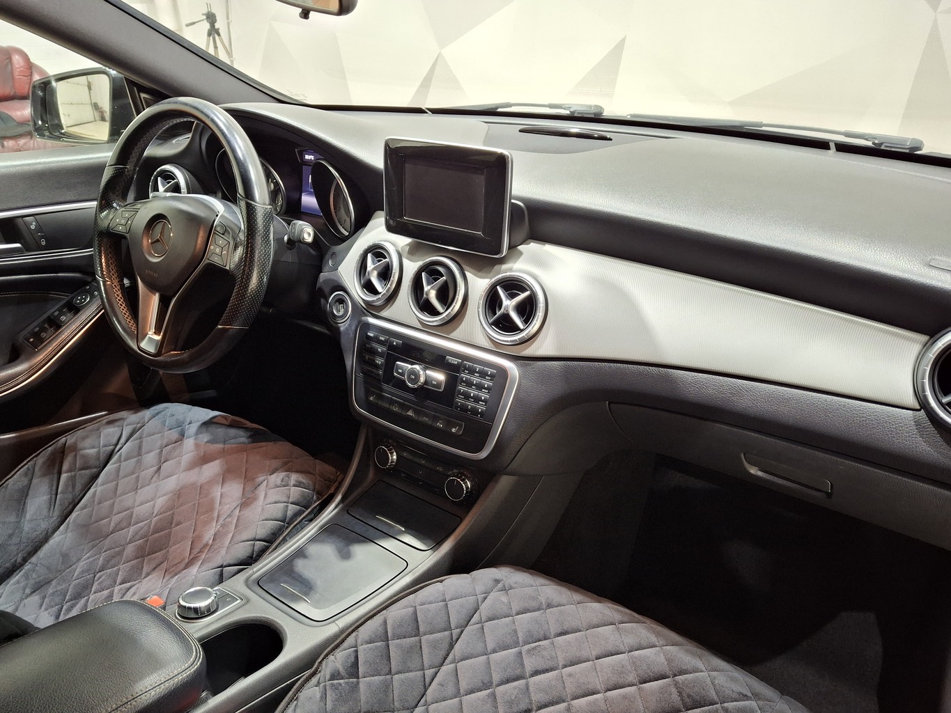 MERCEDES-BENZ CLA