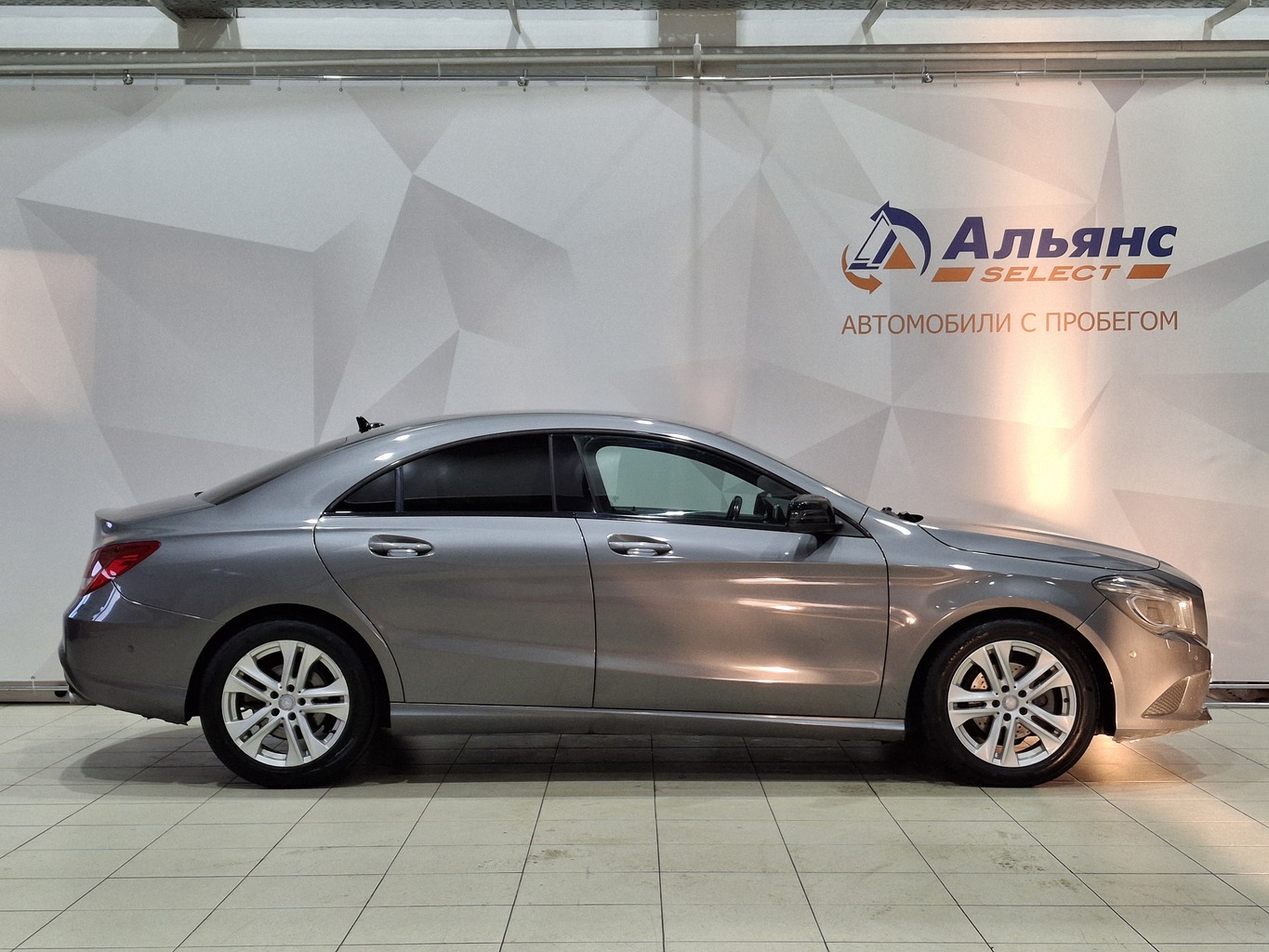 MERCEDES-BENZ CLA