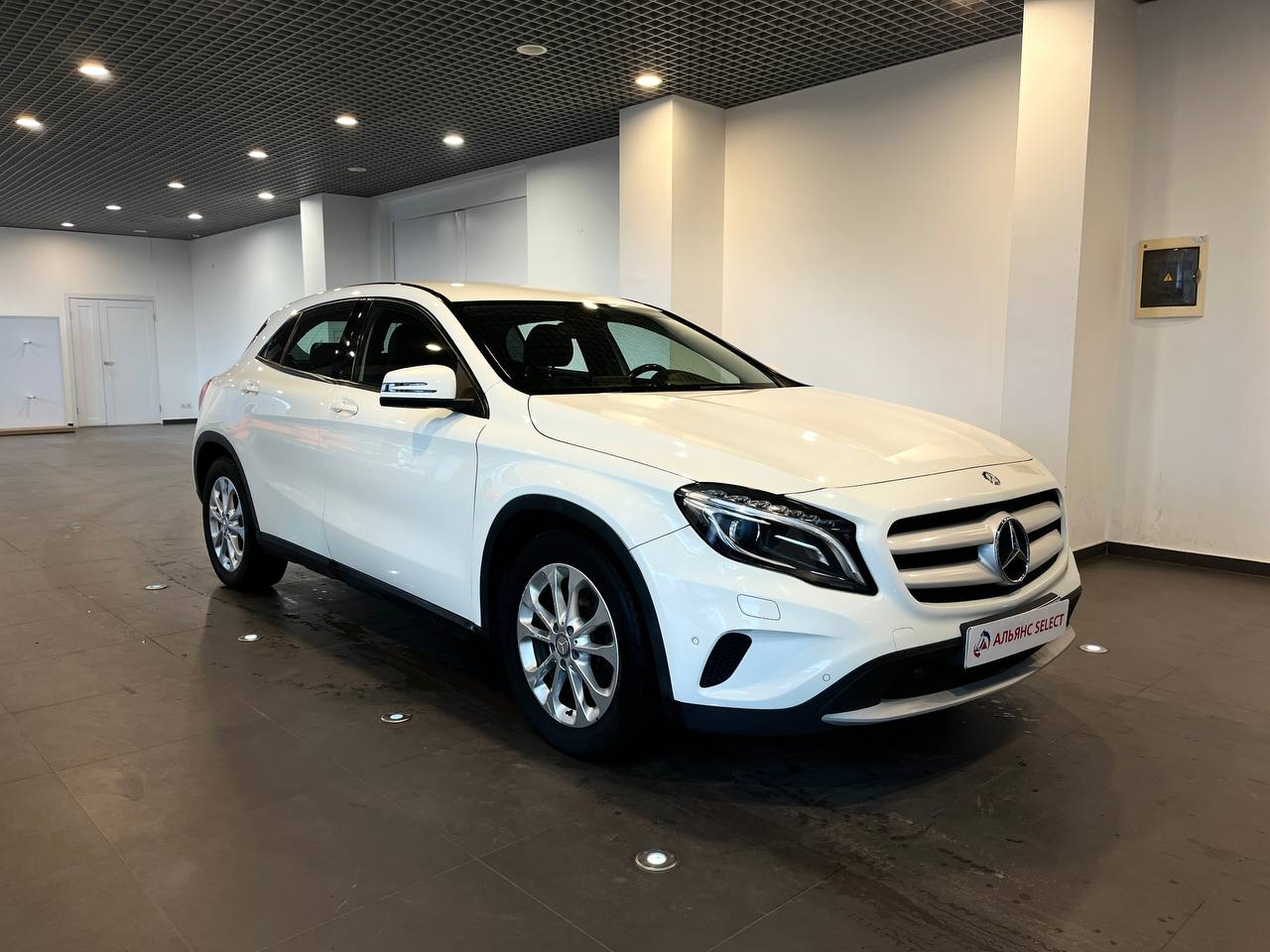 MERCEDES-BENZ GLA