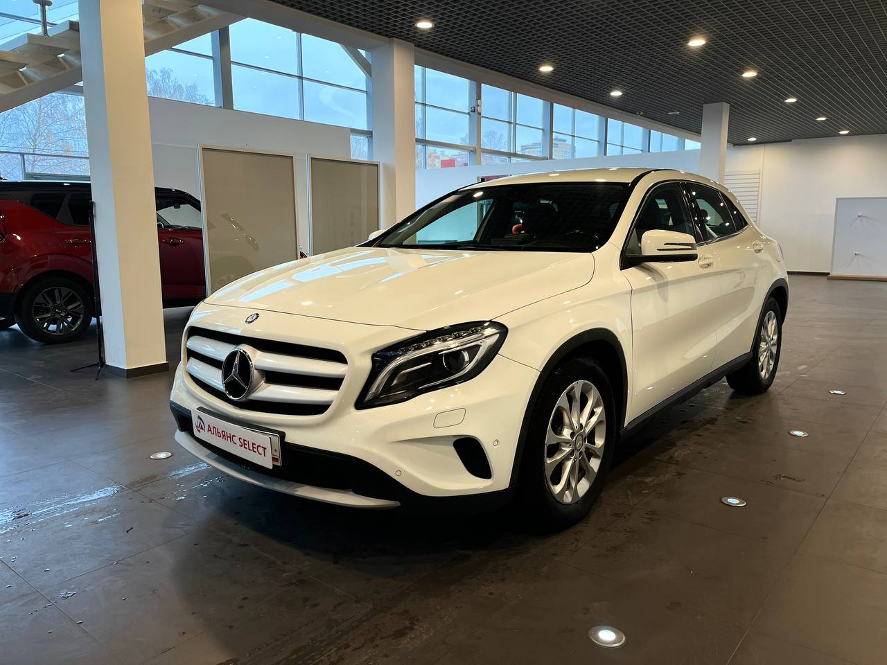 MERCEDES-BENZ GLA