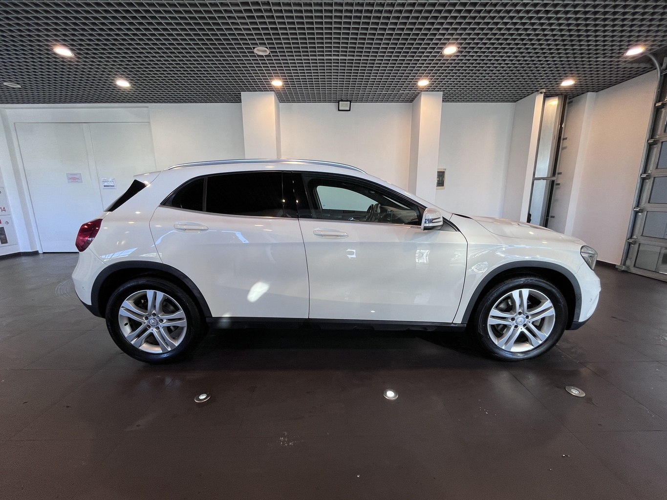 MERCEDES-BENZ GLA