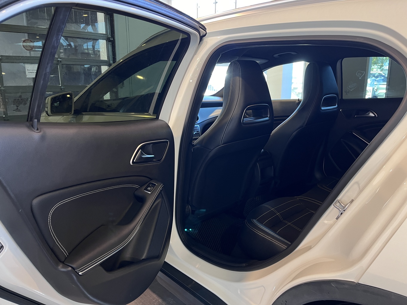 MERCEDES-BENZ GLA