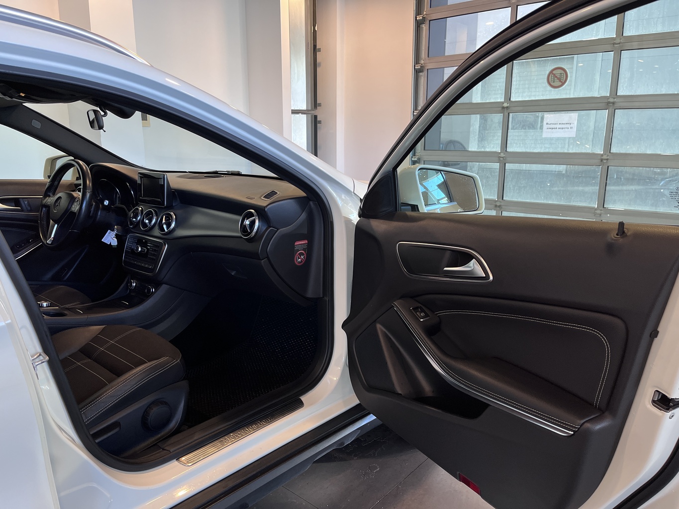 MERCEDES-BENZ GLA