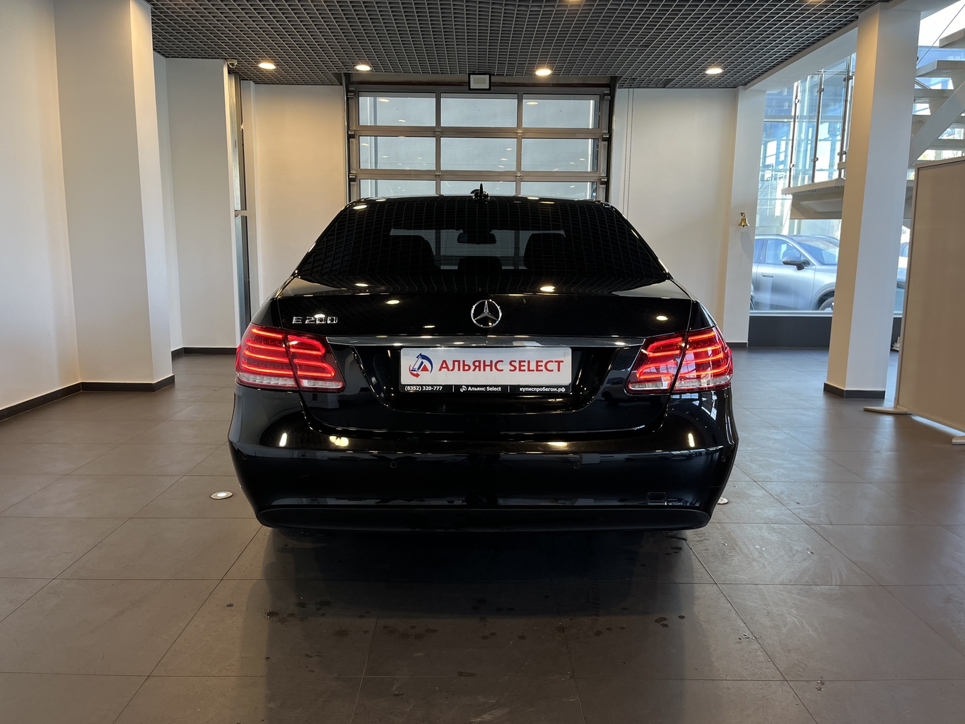 MERCEDES-BENZ E200