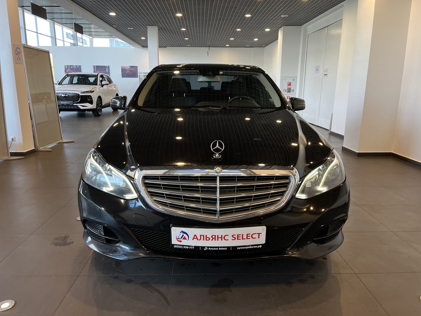 MERCEDES-BENZ E200