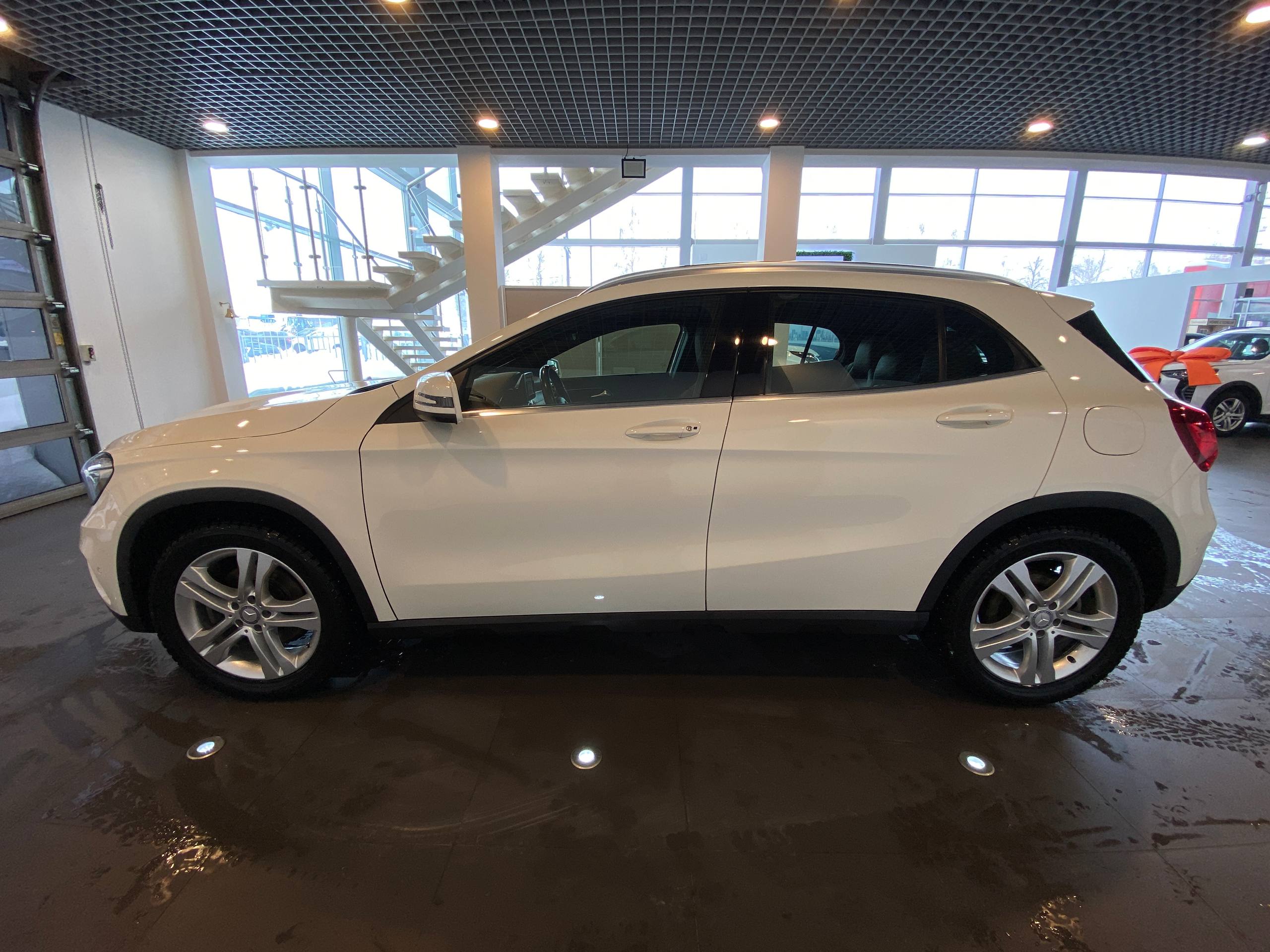 MERCEDES-BENZ GLA