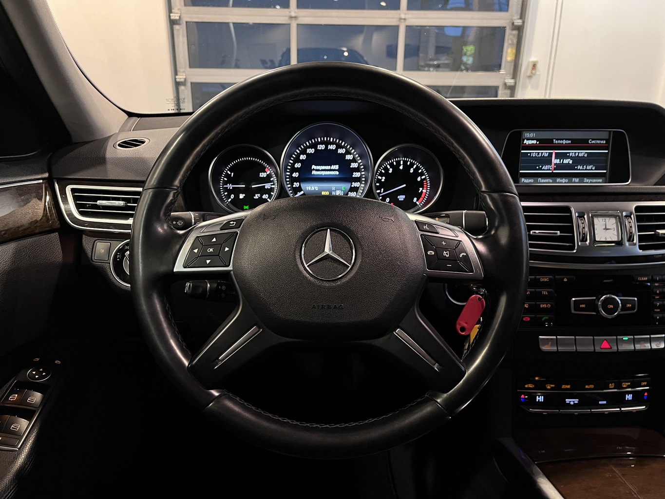 MERCEDES-BENZ E