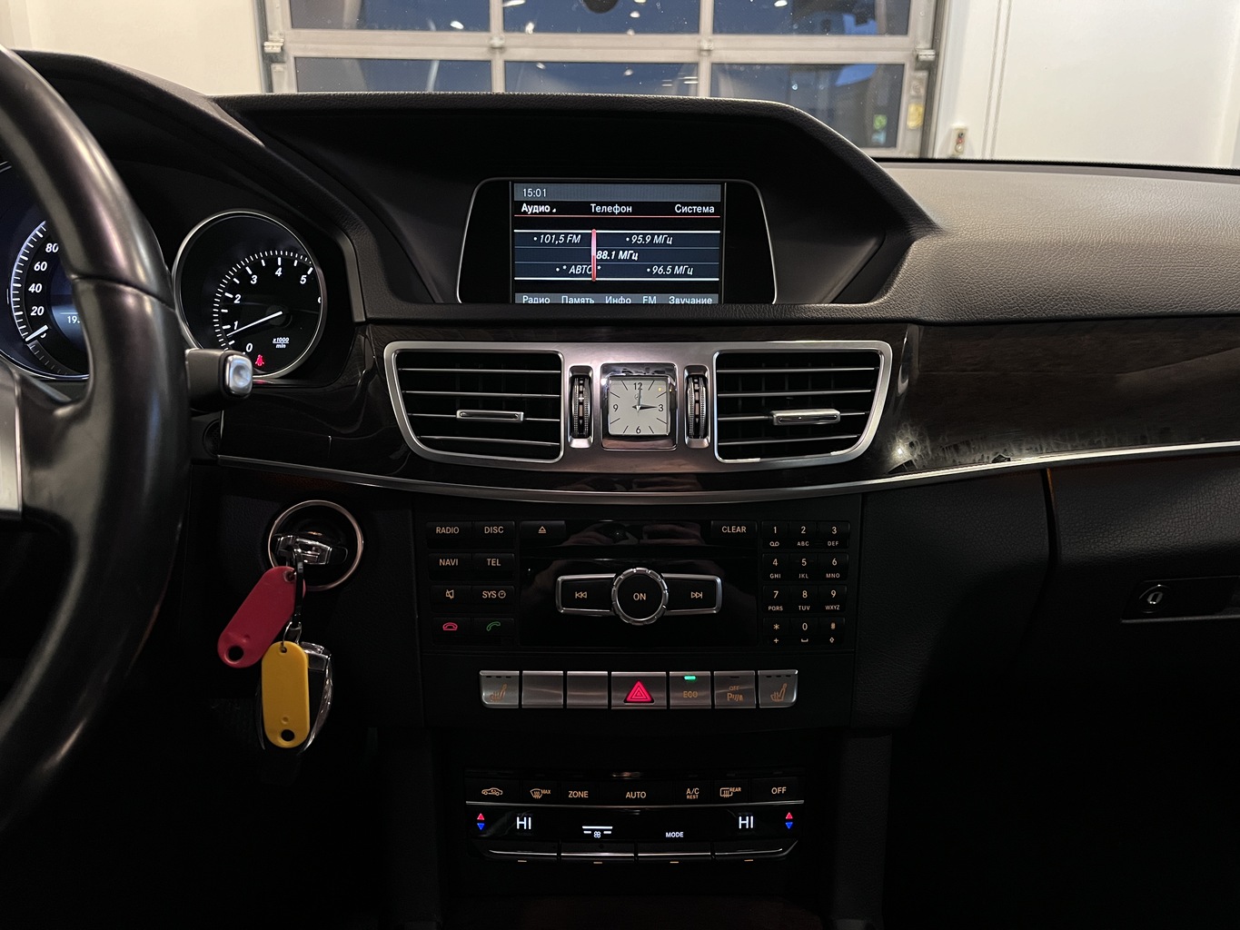 MERCEDES-BENZ E