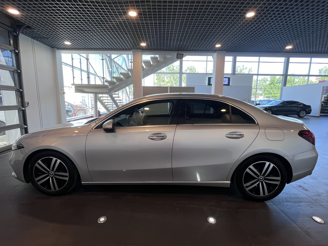 MERCEDES-BENZ A160