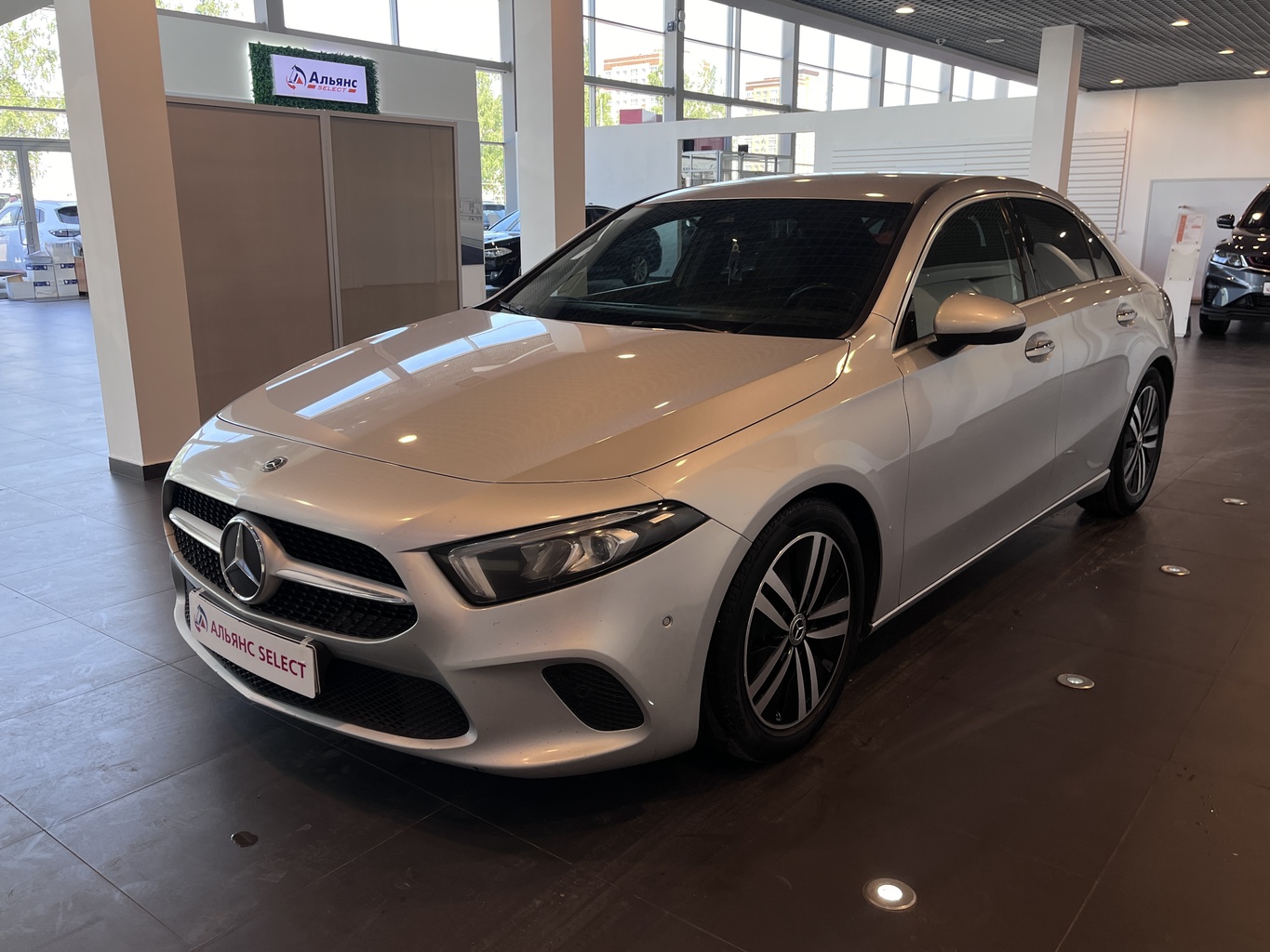 MERCEDES-BENZ A160