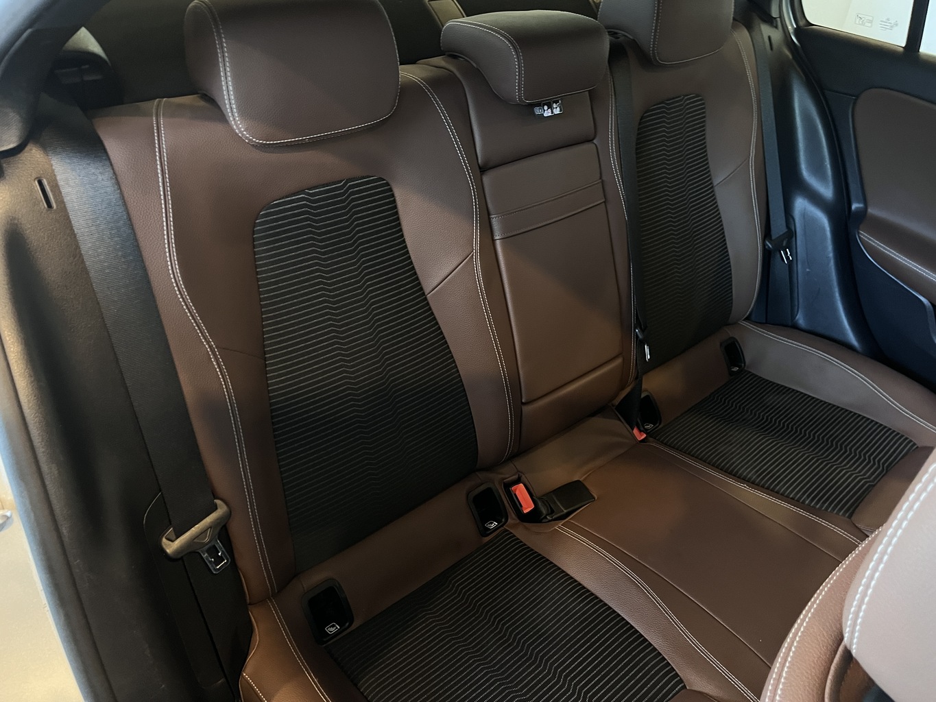 MERCEDES-BENZ A160