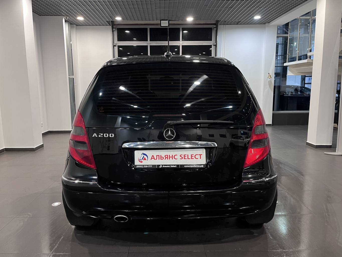 MERCEDES-BENZ A200