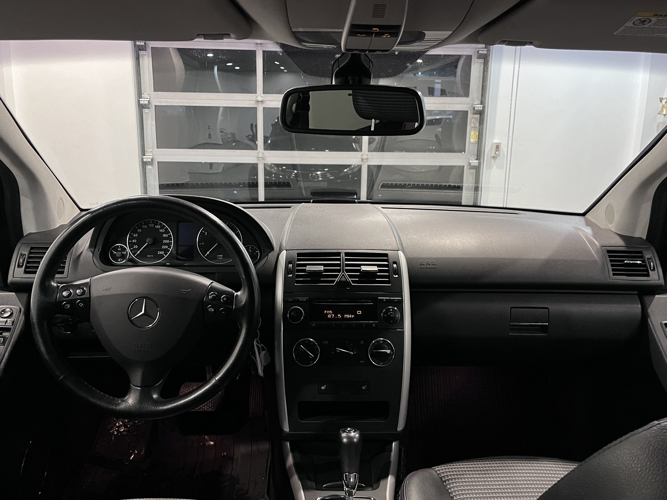 MERCEDES-BENZ A200