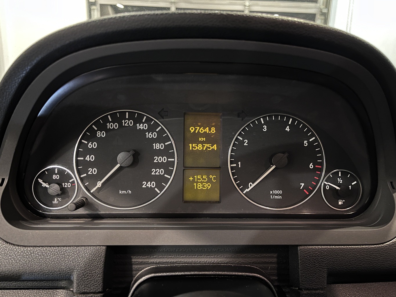 MERCEDES-BENZ A200