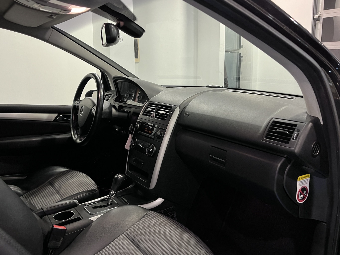 MERCEDES-BENZ A200