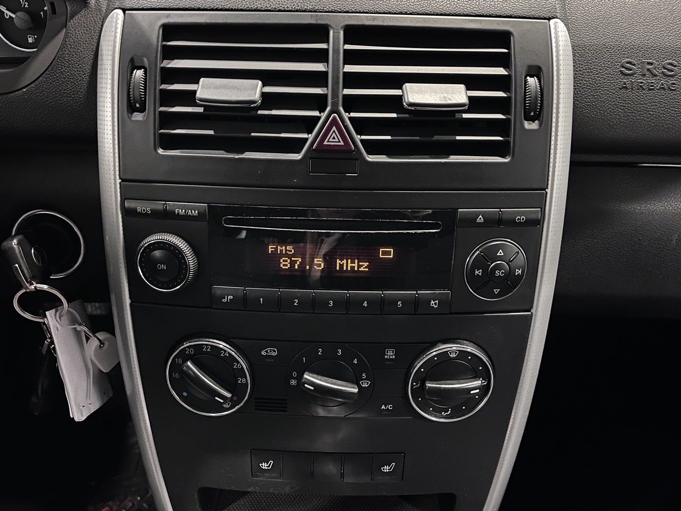 MERCEDES-BENZ A200