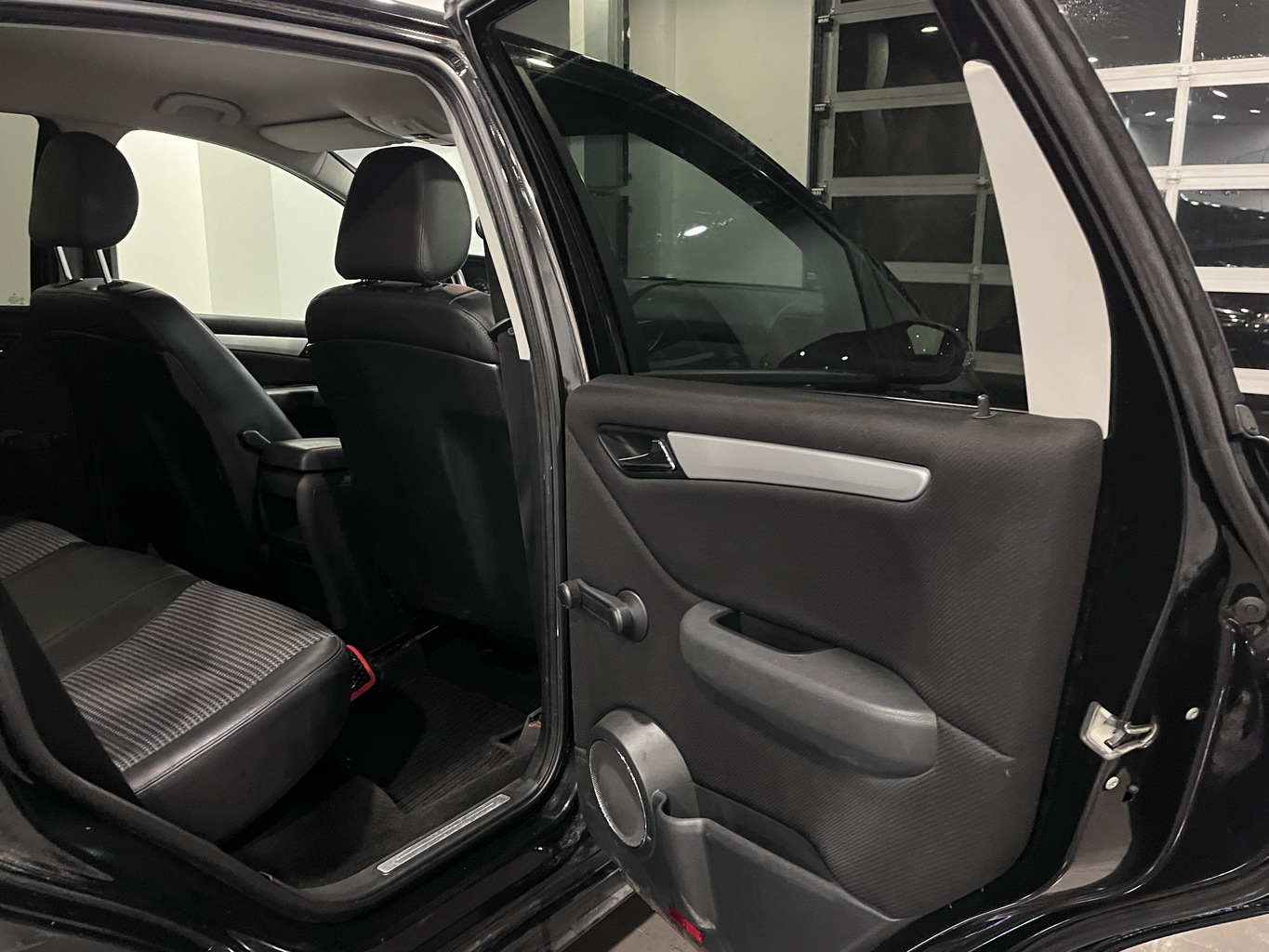 MERCEDES-BENZ A200