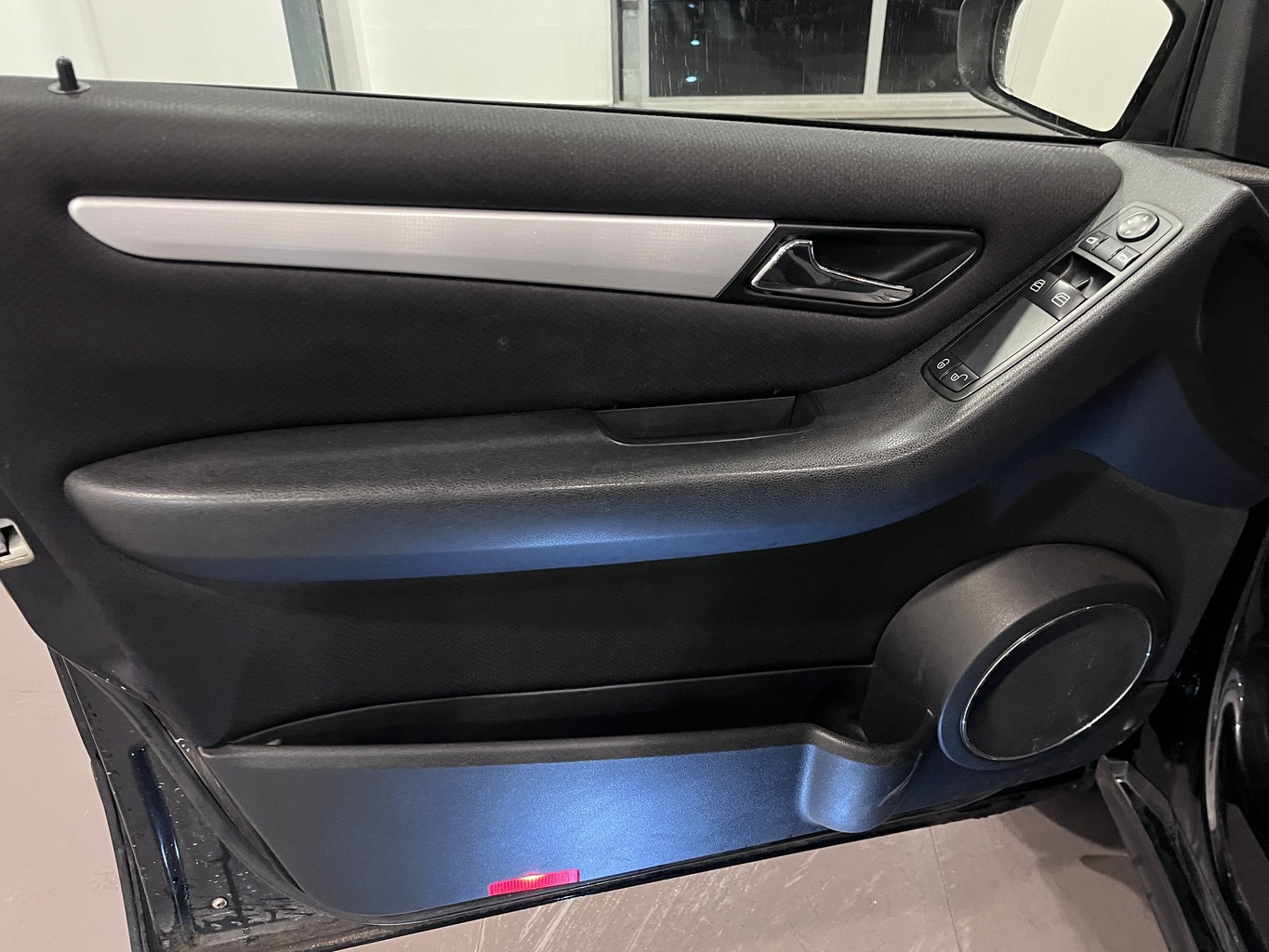 MERCEDES-BENZ A200