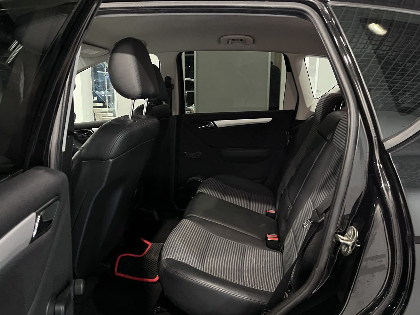 MERCEDES-BENZ A200