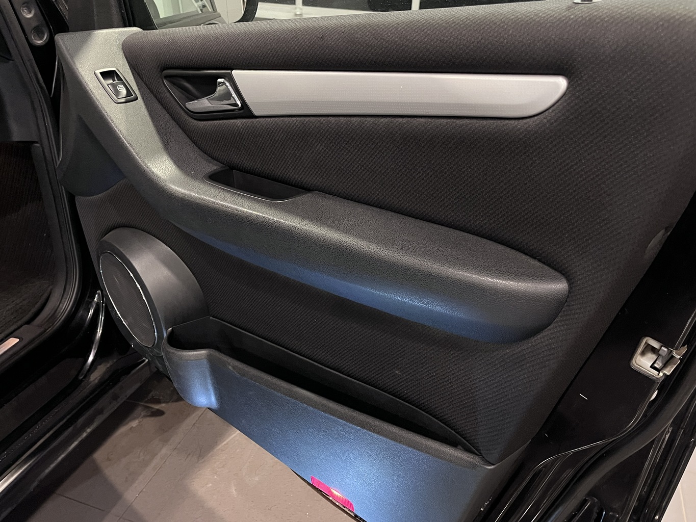 MERCEDES-BENZ A200
