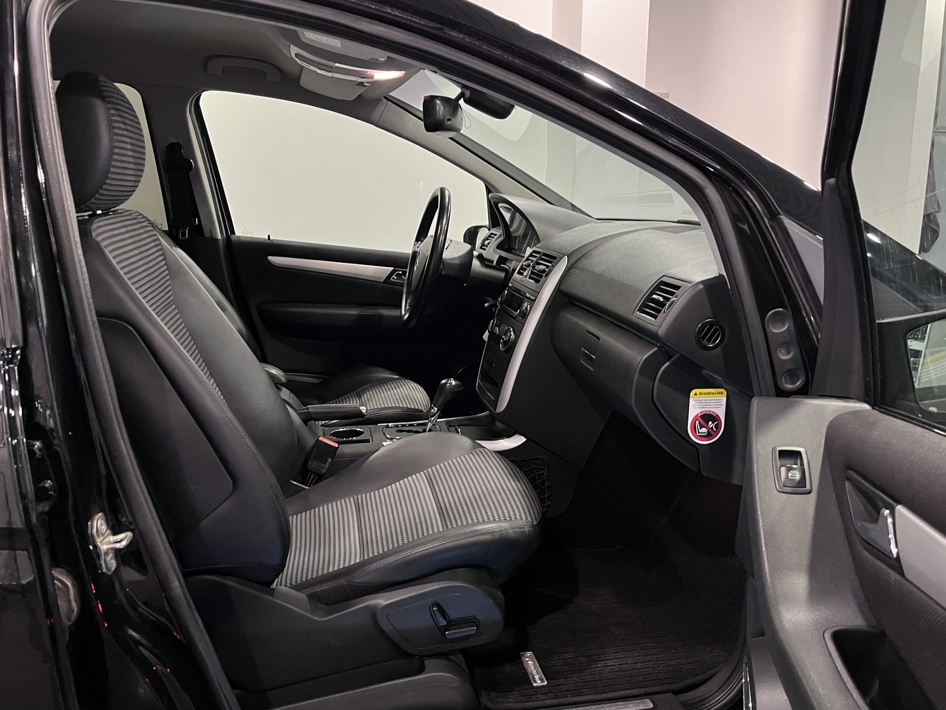 MERCEDES-BENZ A200