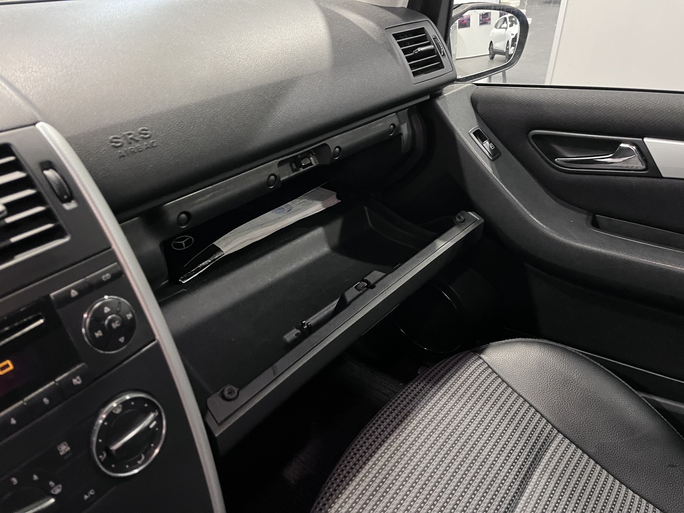 MERCEDES-BENZ A200