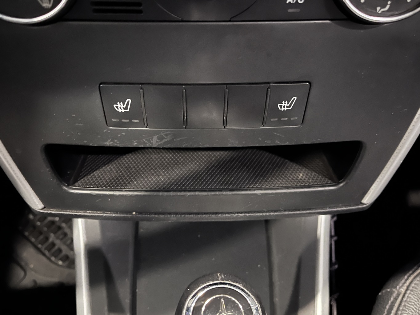 MERCEDES-BENZ A200