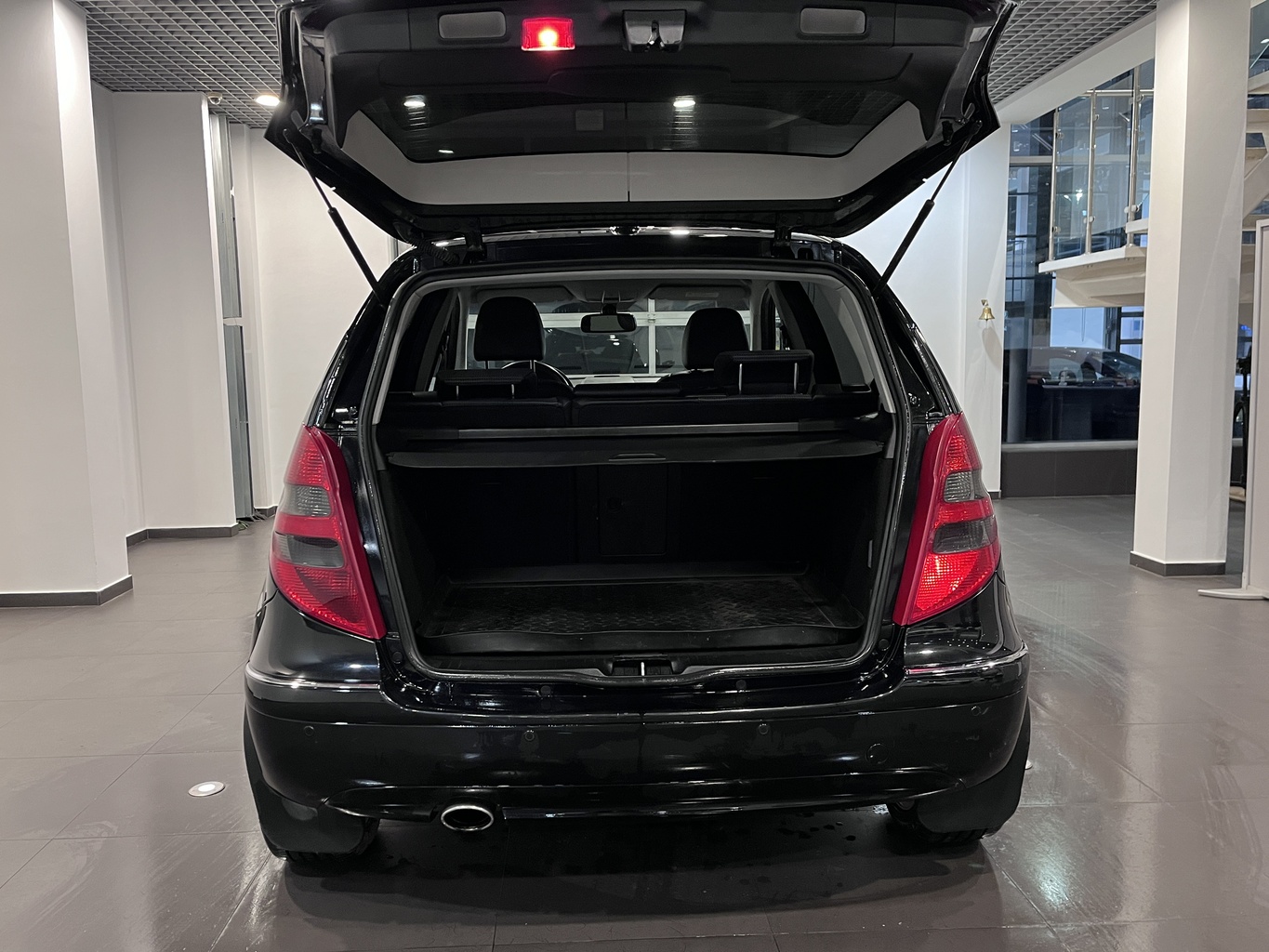 MERCEDES-BENZ A200