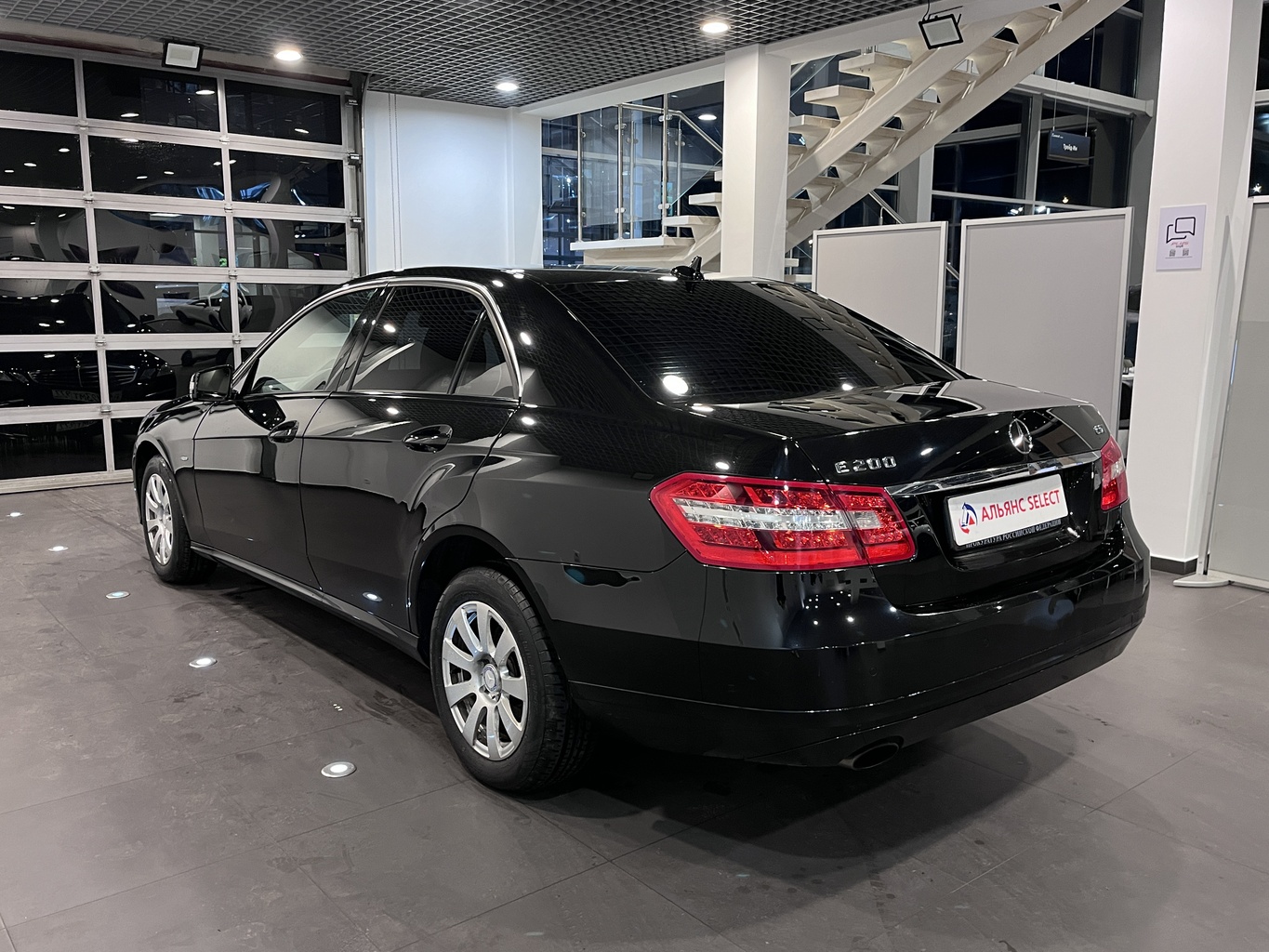 MERCEDES-BENZ E